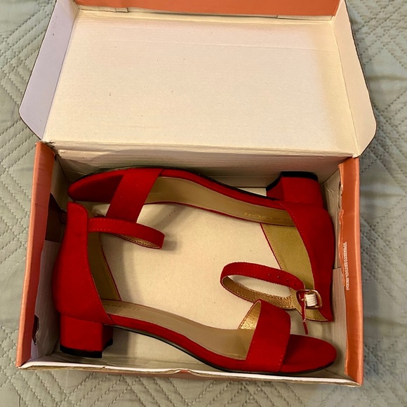 AMOJI Girls Dress Shoes, LIKE NEW, Red Faux Suede, Size 36 (US Kids 4-4.5) - Picture 6 of 8